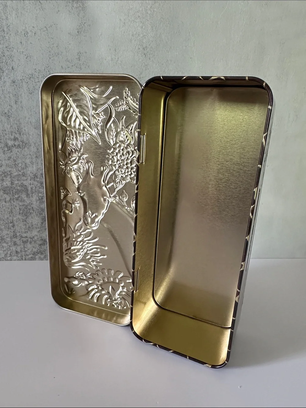 Decorative Giraffe Floral Tin - Red